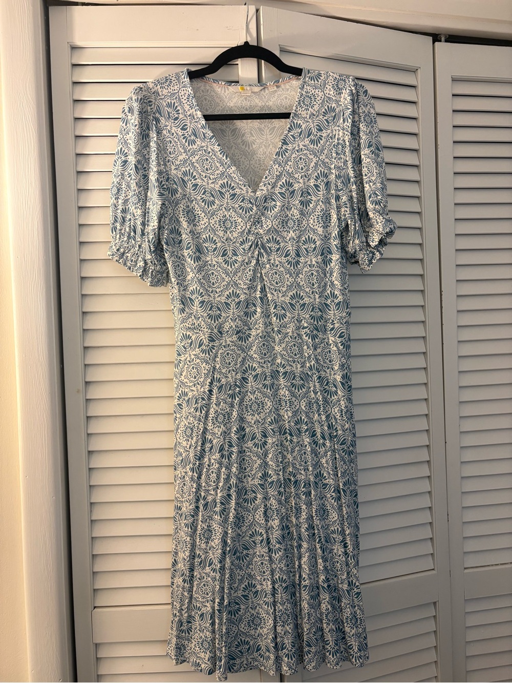 Boden Light Blue and White Printed V-Neck Women’s Dress